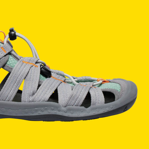Legendární patentovaná gumová špička sandálů KEEN Drift Creek chrání dětské prsty v jakémkoli terénu a navíc sandály splňují kritéria barefoot kompromisní obuvi